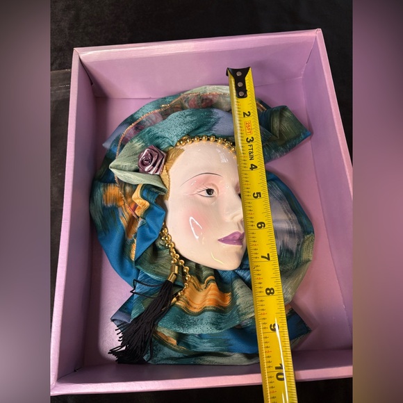 Decorative Venetian- Style Wall Mask, Featuring A Painted Porcelain Face - Picture 7 of 7